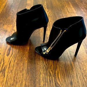 Tom Ford Blk Peek High Heel Bootie w Gold Side Zipper Sz 41